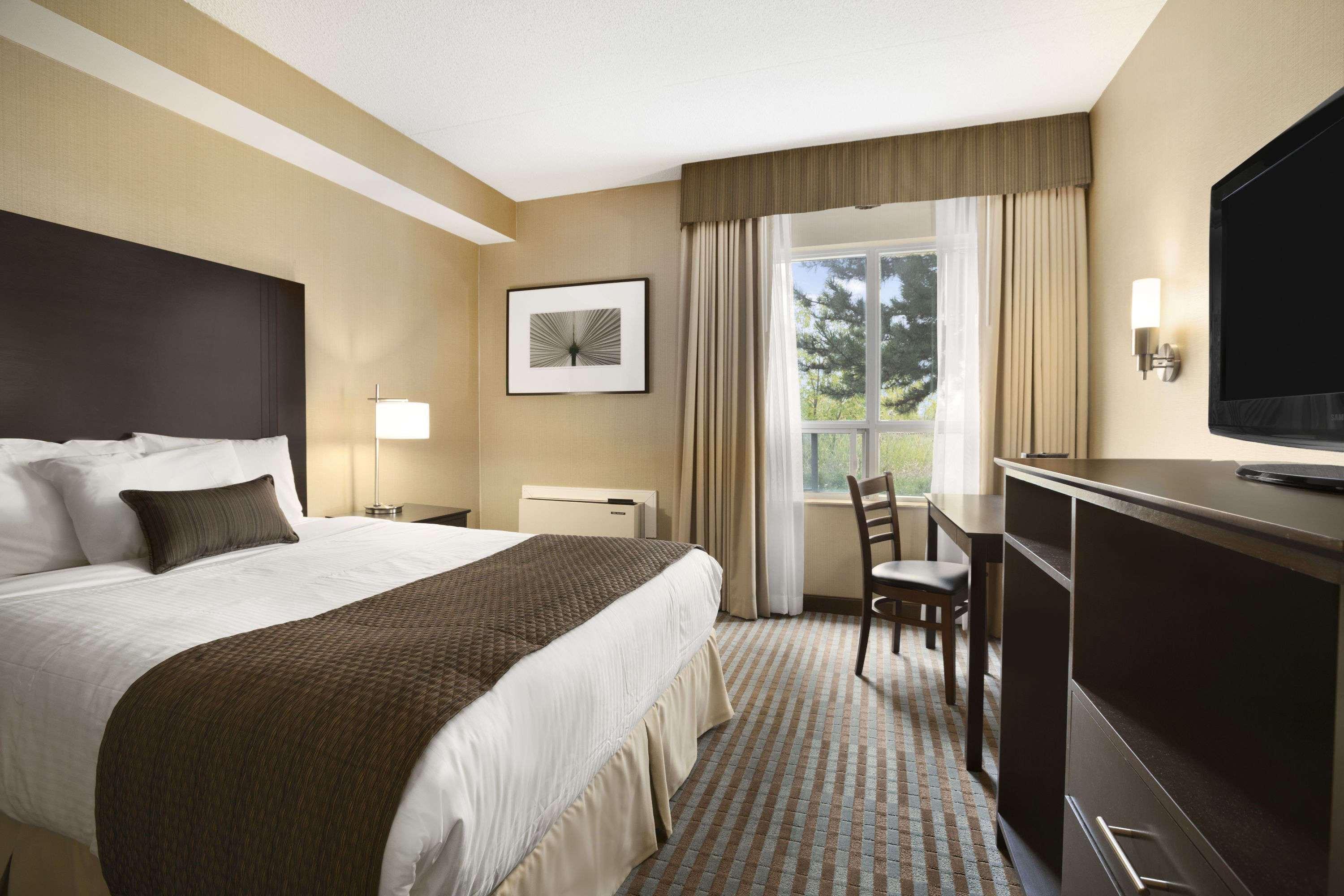 Days Inn By Wyndham Stouffville Exterior photo
